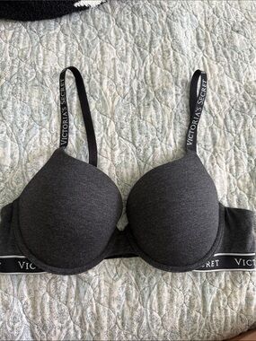 Victoria's Secret Dark Charcoal Gray Padded T-Shirt Bra